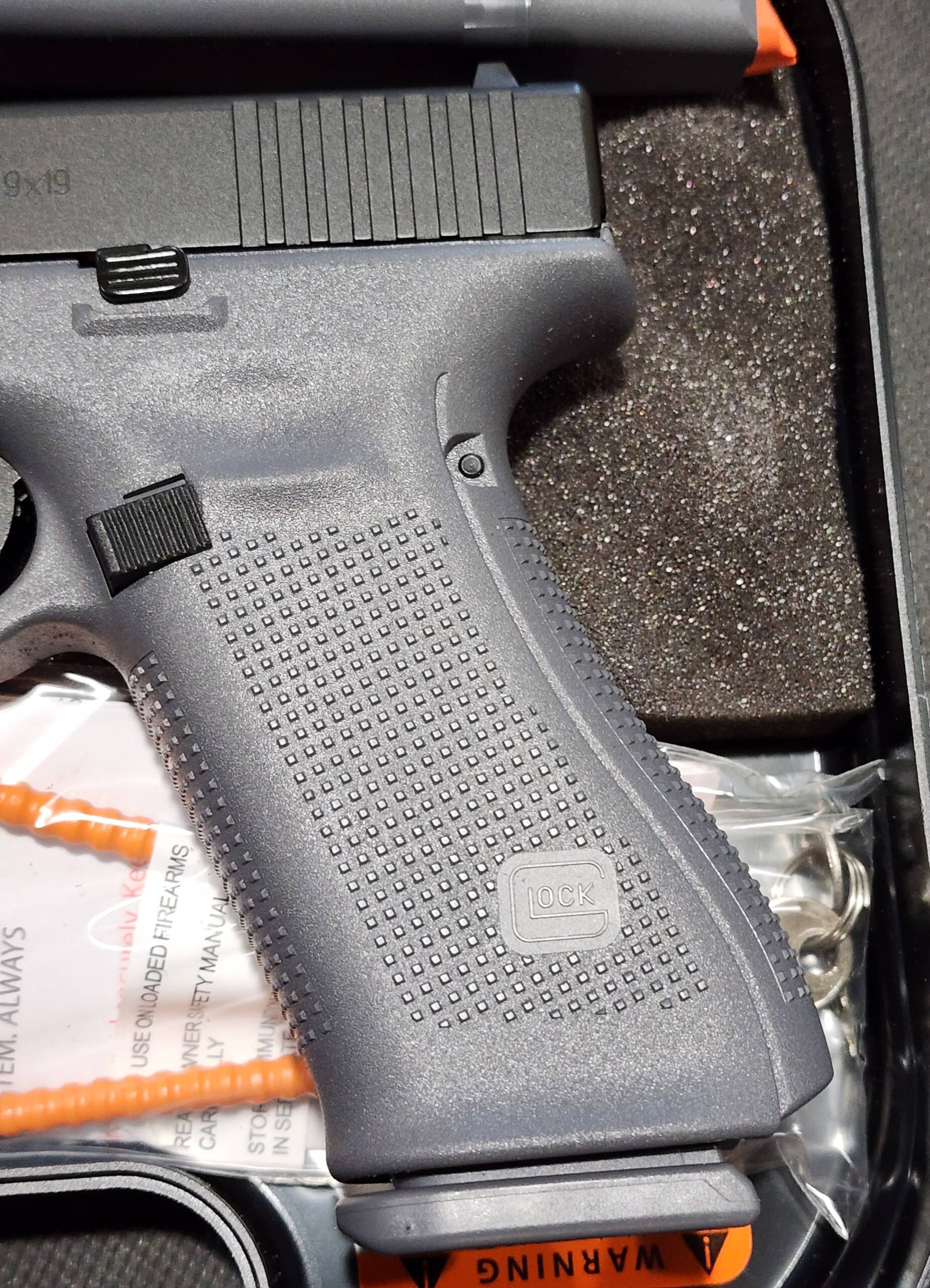 GLOCK 17 Gen5 9mm Semi-Auto Pistol with Front Serrations